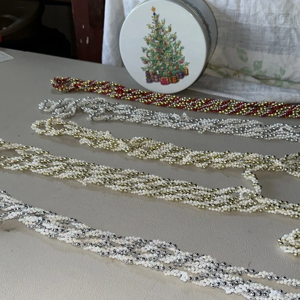 Christmas Tin Canister with Beaded Garlands